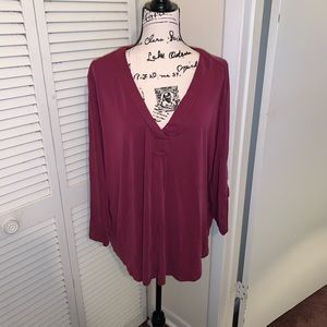 Quarter sleeve blouse. V neck